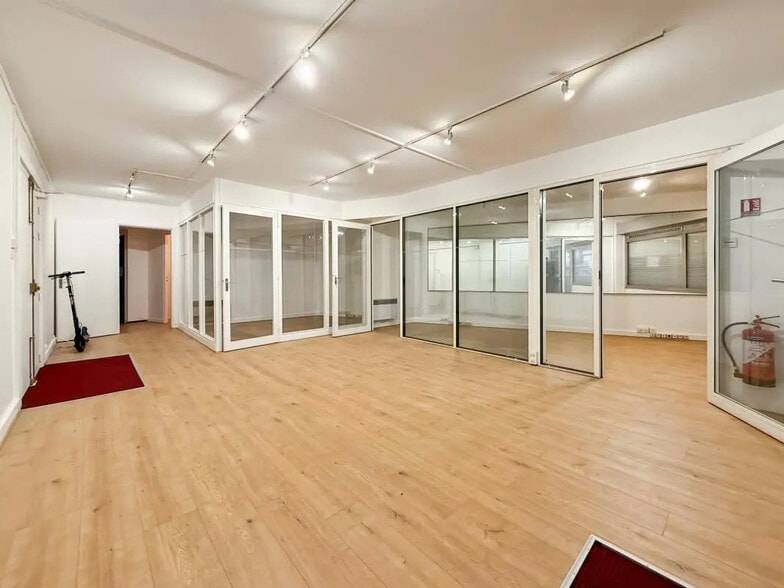 Bureau dans Paris à louer - Photo de l’immeuble – Image 2 sur 5