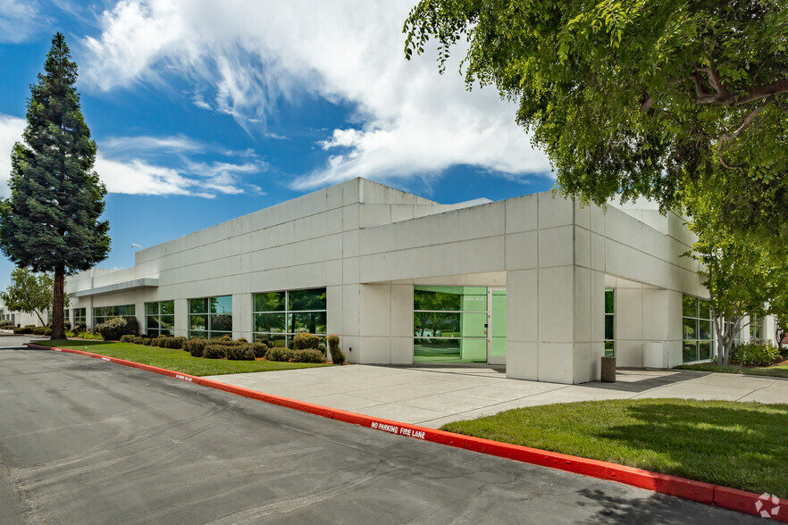 3130 Kilgore Rd, Rancho Cordova, CA à louer - Photo de l’immeuble – Image 1 sur 10