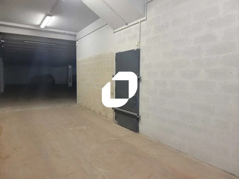 Local d’activités dans Palaiseau à louer - Photo de l’immeuble – Image 2 sur 8