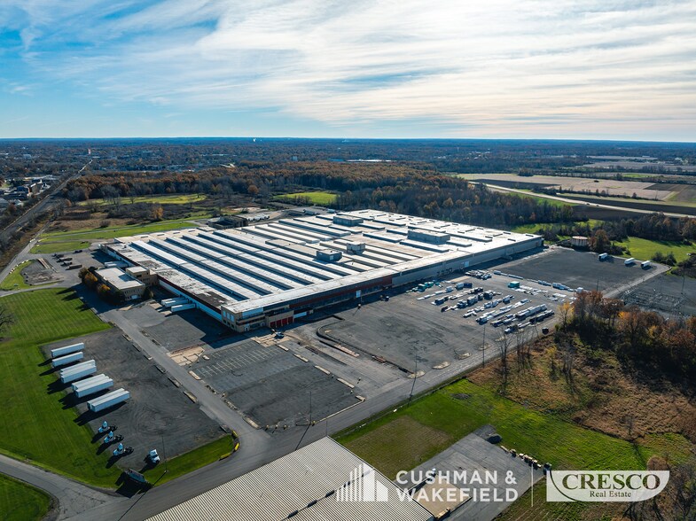 1400 Lowell St, Elyria, OH à louer - Photo principale – Image 1 sur 16