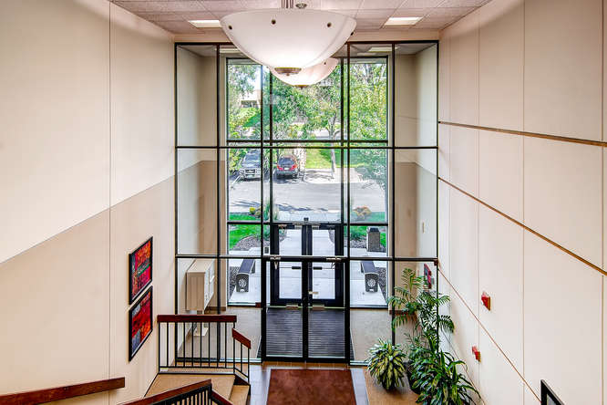 58 Inverness Dr E, Englewood, CO à louer - Hall d’entrée – Image 3 sur 11