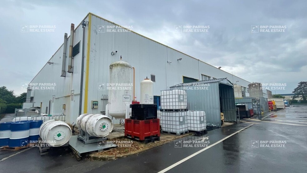 Local d'activités dans Buc à vendre - Photo de l’immeuble – Image 2 sur 25