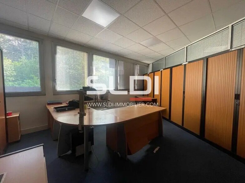 Bureau dans Écully à louer - Photo de l’immeuble – Image 3 sur 7