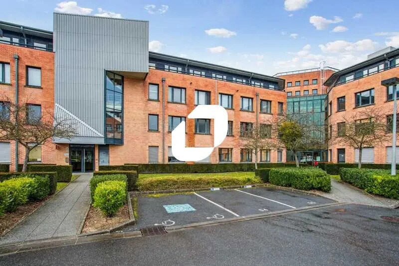 Bureau dans Évry-Courcouronnes à vendre - Photo de l’immeuble – Image 1 sur 14