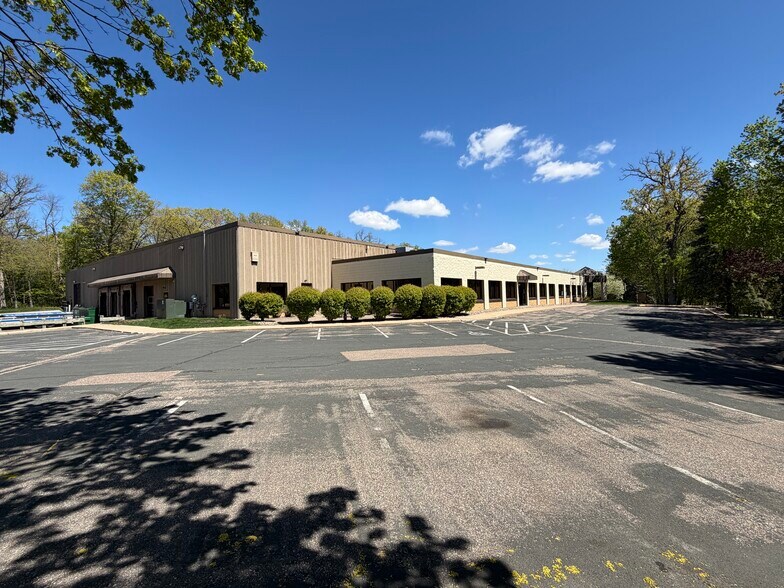 7660 Quattro Dr, Chanhassen, MN à vendre - Photo principale – Image 1 sur 19