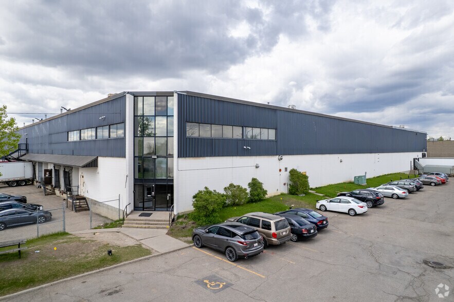 3916 72nd Ave SE, Calgary, AB à louer - Photo de l’immeuble – Image 1 sur 5