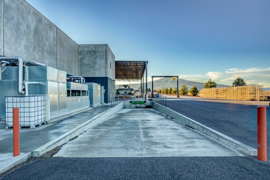 8060 Keene Rd, West Richland, WA à louer - Photo de l’immeuble – Image 2 sur 41