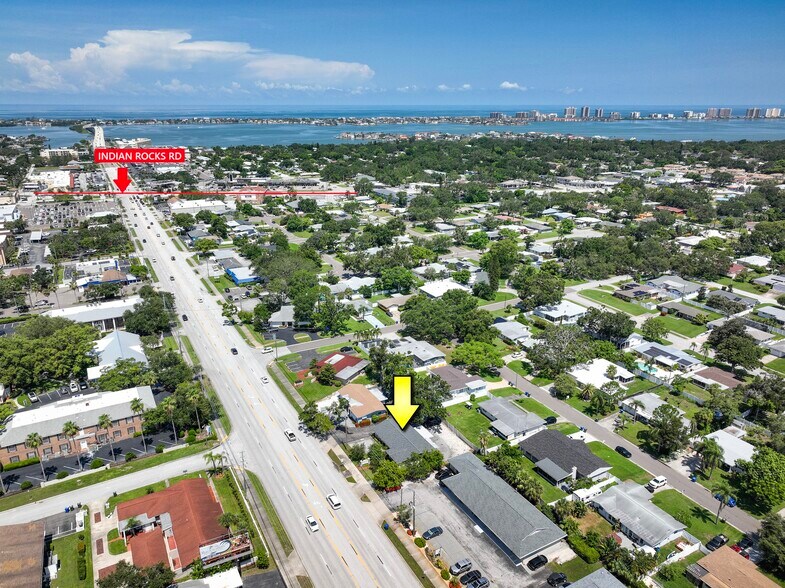 2300 W Bay Dr, Largo, FL à vendre - Photo de l’immeuble – Image 3 sur 20