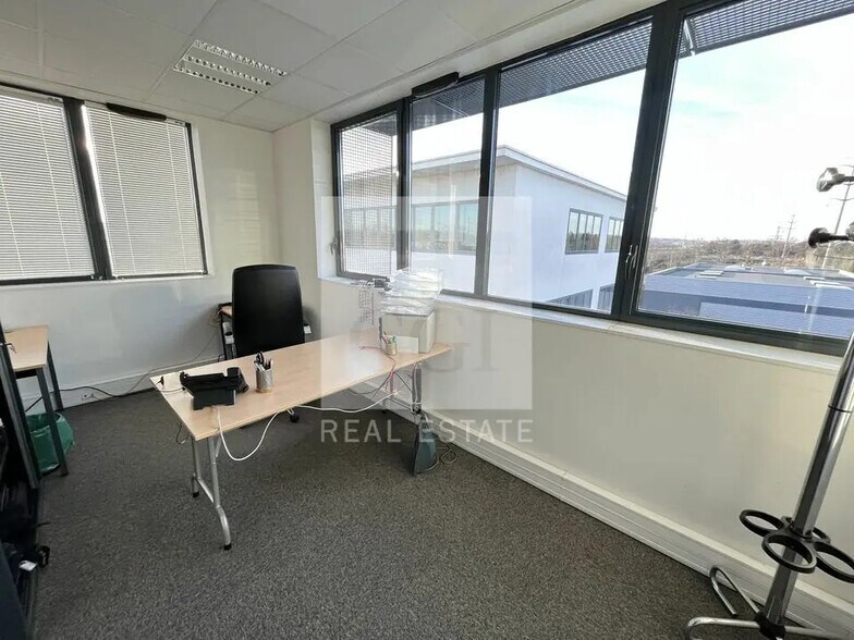 Bureau dans Saint-Priest à vendre - Photo de l’immeuble – Image 3 sur 12