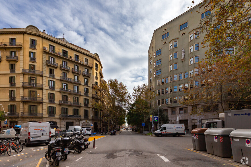 Carrer De Pau Claris, 81, Barcelone, Barcelona à louer - Photo de l’immeuble – Image 3 sur 4