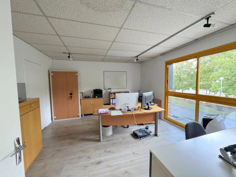 Bureau dans SAINT-OUEN-L'AUMONE à vendre - Photo de l’immeuble – Image 3 sur 14