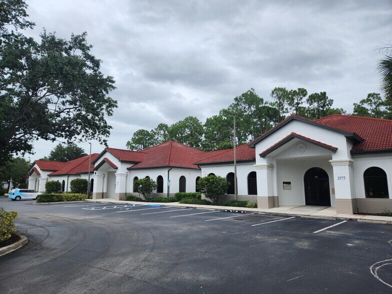2575 Northbrooke Plaza Dr, Naples, FL à louer - Photo de l’immeuble – Image 3 sur 3
