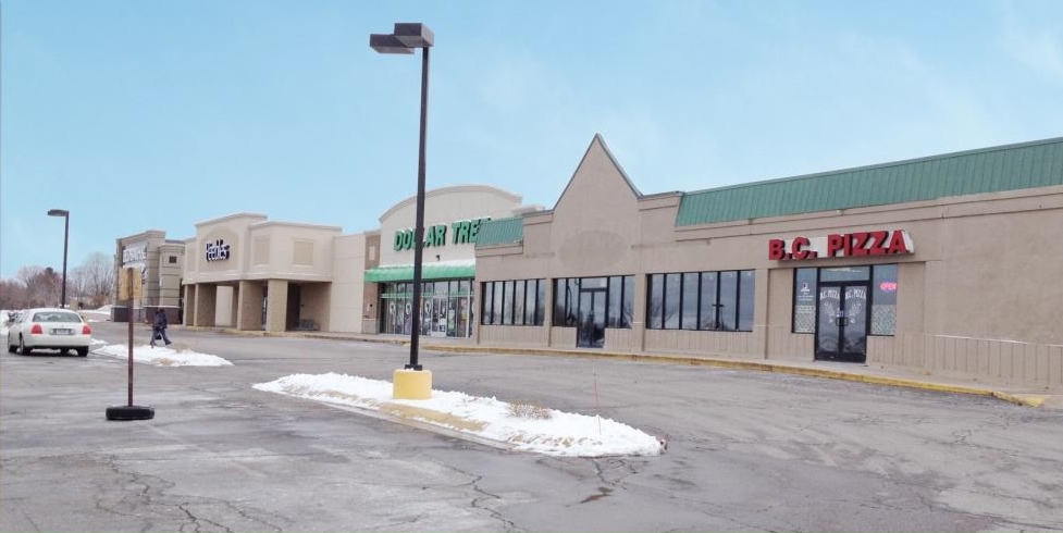 910 S Spring St, Petoskey, MI à louer - Photo de l’immeuble – Image 2 sur 2