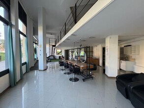 Local commercial dans Montcada i Reixac, Barcelona à louer Photo intérieure– Image 1 sur 10