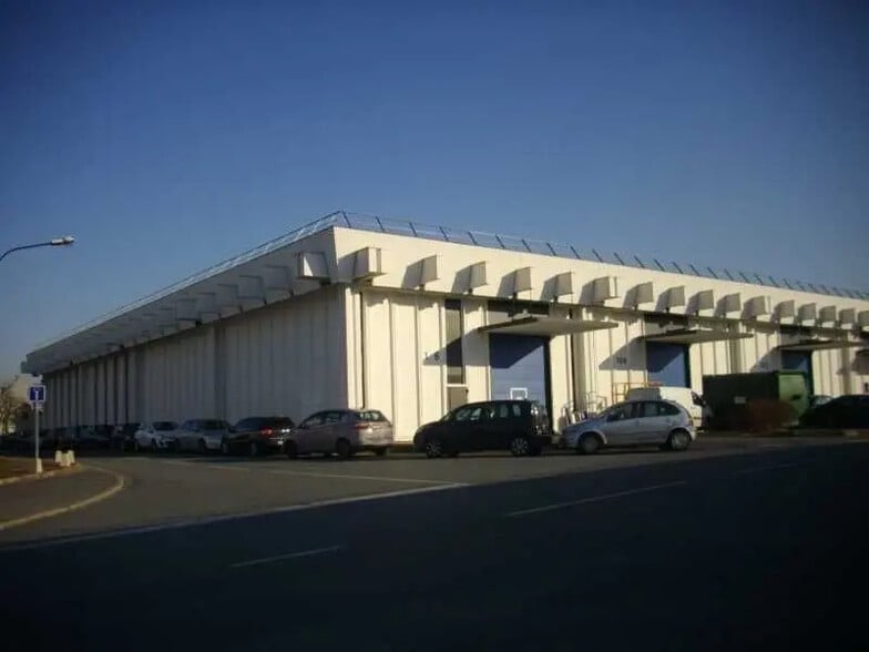 2-18 Rue De L'Esterel, Rungis à louer - Photo de l’immeuble – Image 1 sur 6