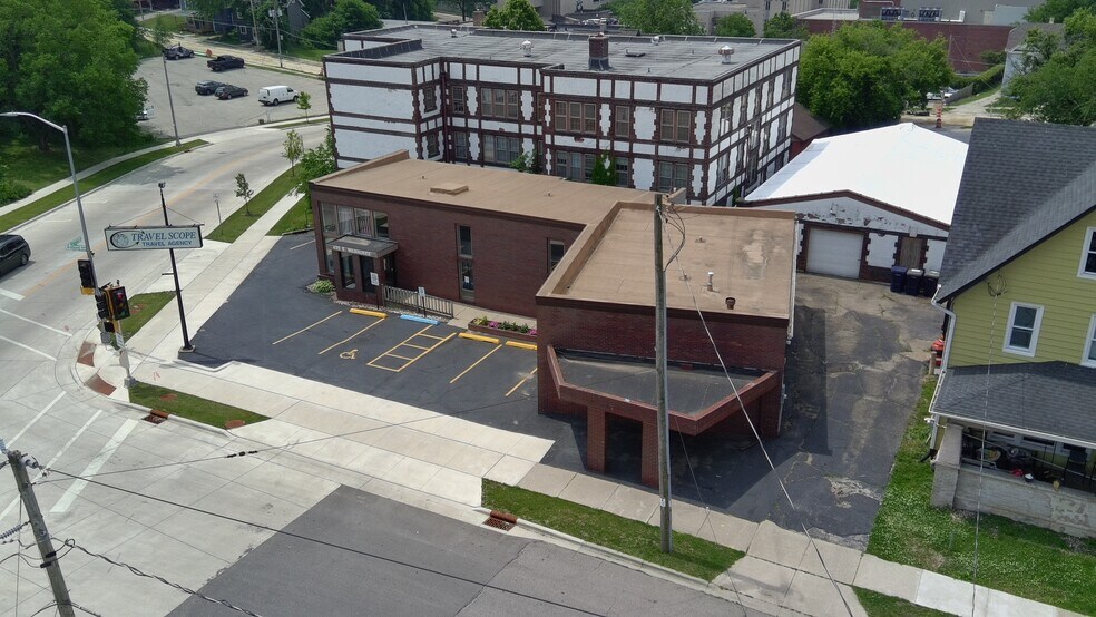 425 E Milwaukee St, Janesville, WI à vendre - Photo de l’immeuble – Image 2 sur 12