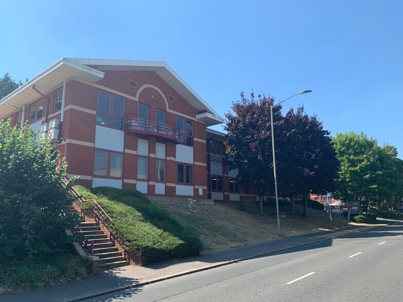 Boundary Rd, High Wycombe à louer - Photo de l’immeuble – Image 1 sur 1
