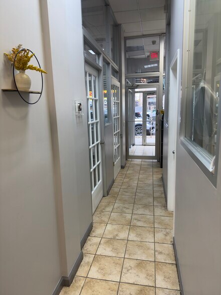 817 Westchester Ave, Bronx, NY à louer - Photo intérieure – Image 2 sur 10