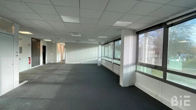 22 Avenue Léonard De Vinci, Pessac à louer - Photo de l’immeuble – Image 3 sur 12