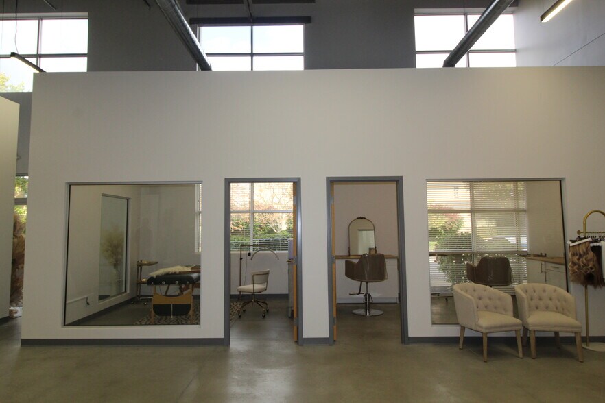 653 McCorkle Blvd, Westerville, OH à louer - Photo de l’immeuble – Image 2 sur 8