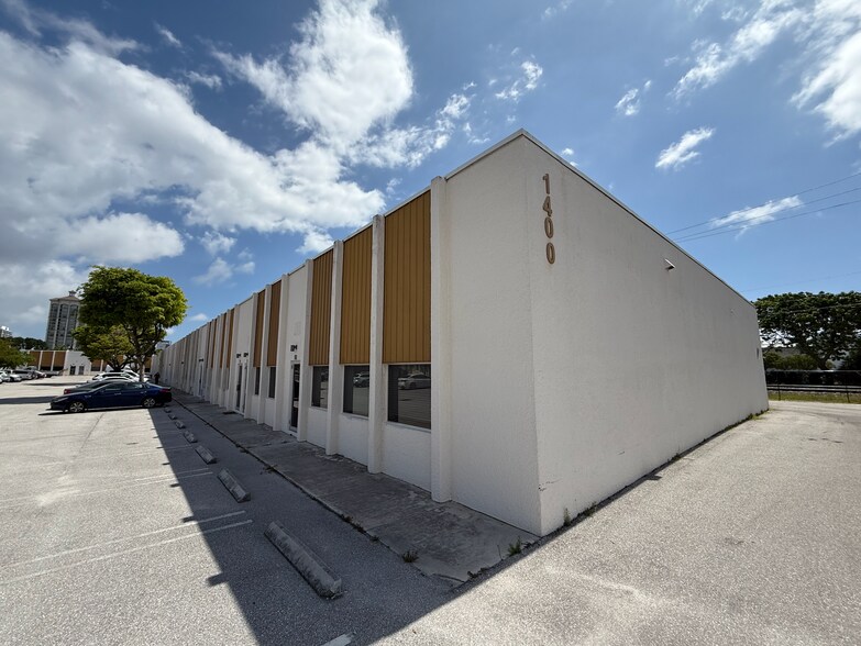 1400 Alabama Ave, West Palm Beach, FL à louer - Photo de l’immeuble – Image 2 sur 6
