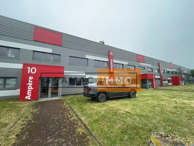 Bureau dans à louer - Photo de l’immeuble – Image 1 sur 5