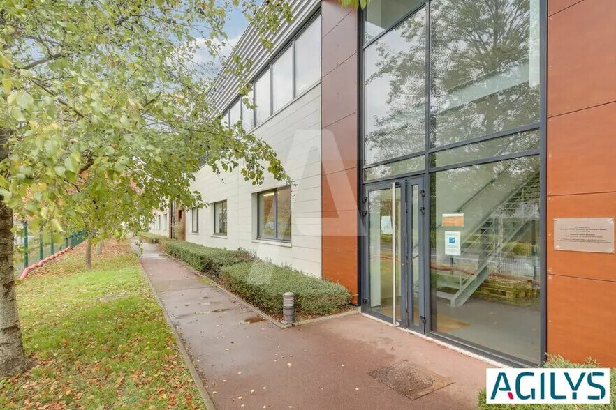 Industriel/Logistique dans Lisses à louer - Photo de l’immeuble – Image 2 sur 8