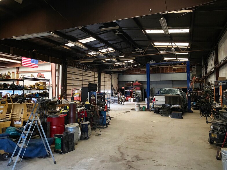 331 Elliot St, West Chicago, IL à louer - Photo de l’immeuble – Image 2 sur 13