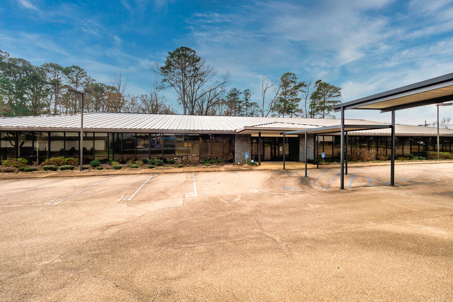 2510 Lakeland Ter, Jackson, MS à louer - Photo de l’immeuble – Image 1 sur 19