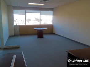 2 City Hall Plz, Rahway, NJ à louer Photo intérieure– Image 2 sur 4