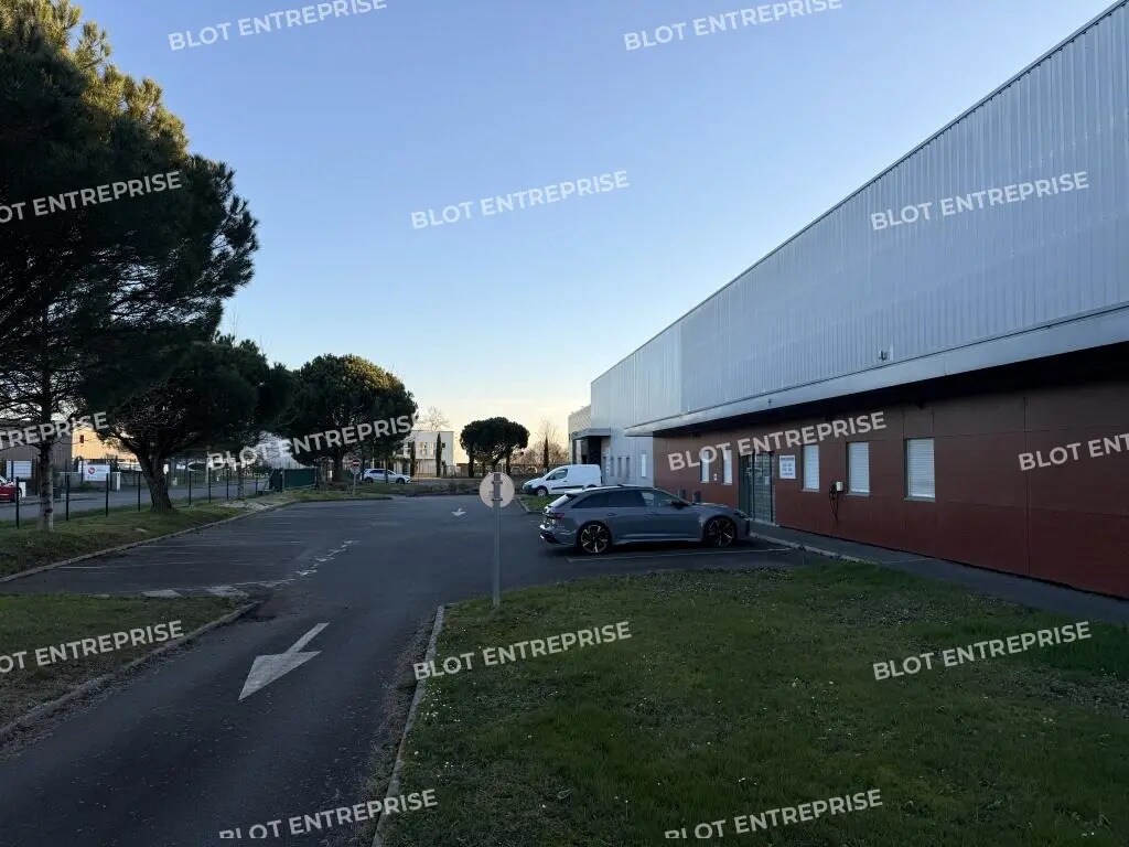 Bureau dans La Mézière à louer Photo de l’immeuble– Image 1 sur 7