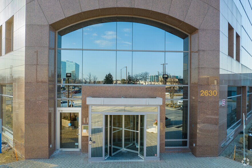 2630 Skymark Ave, Mississauga, ON à louer - Photo de l’immeuble – Image 3 sur 4