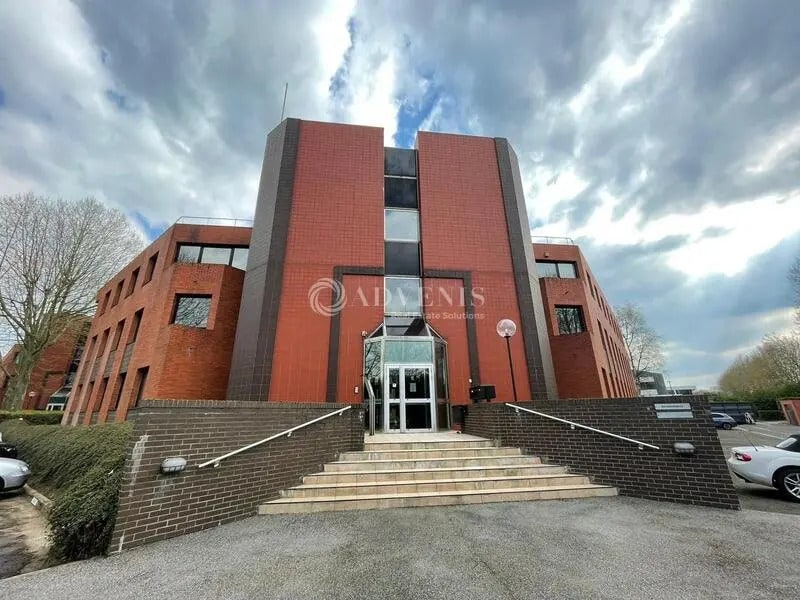 Bureau dans Montigny-le-Bretonneux à louer Photo de l’immeuble– Image 1 sur 7