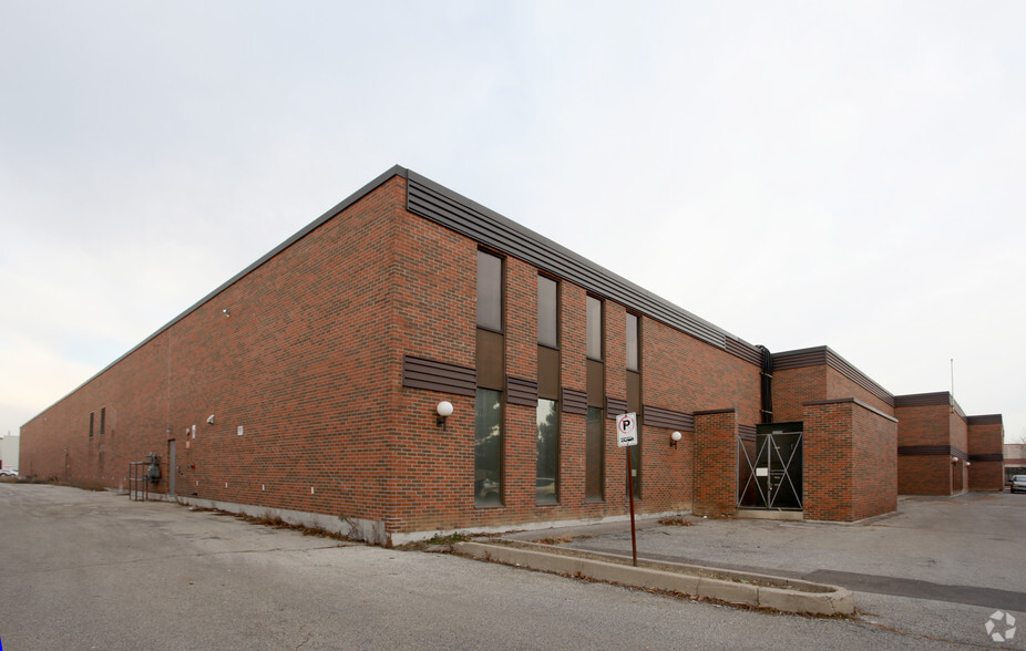 120 Spinnaker Way, Concord, ON à louer - Photo principale – Image 1 sur 2