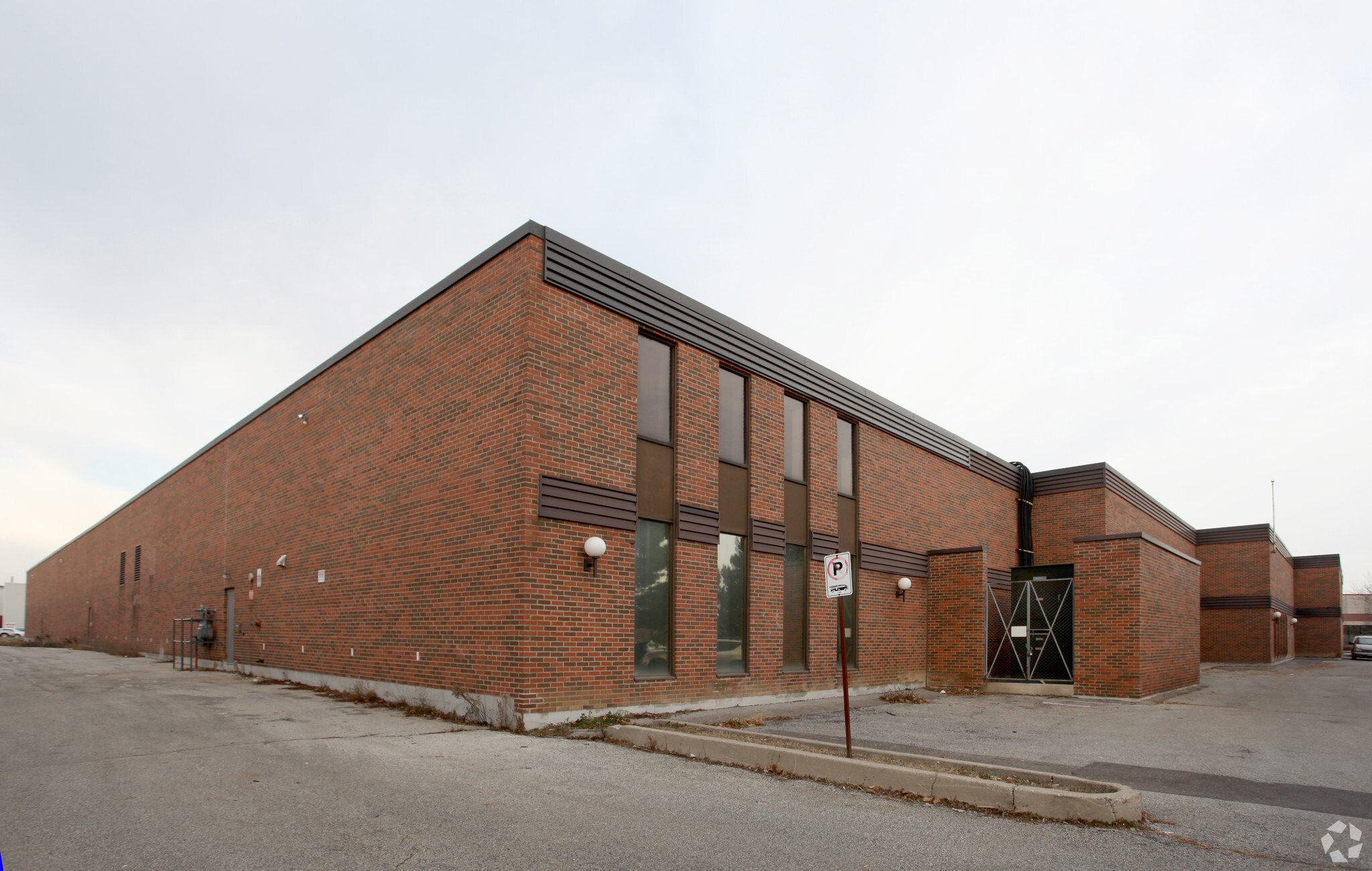 120 Spinnaker Way, Concord, ON à louer Photo principale– Image 1 sur 3
