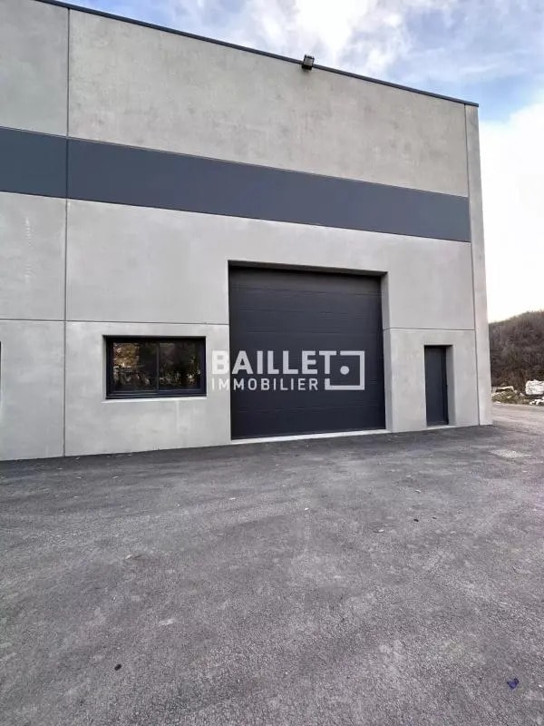 Industriel/Logistique dans Montauroux à louer Photo de l’immeuble– Image 1 sur 9