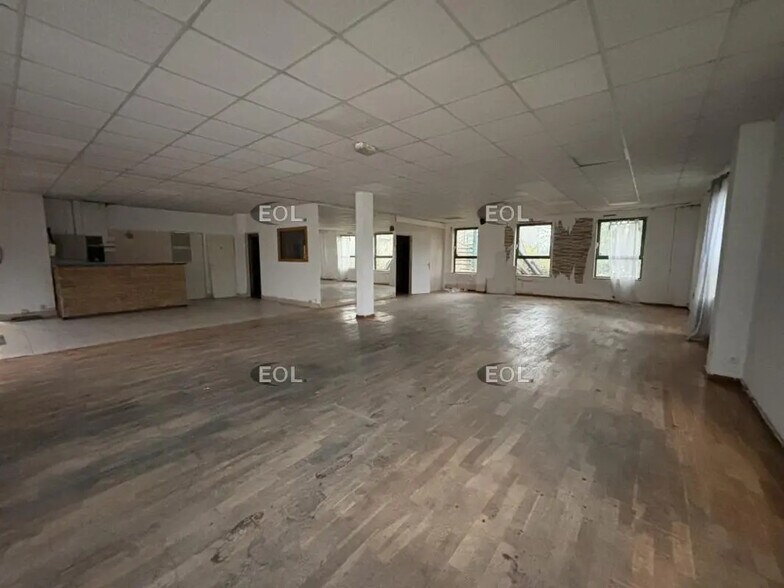 Local d’activités dans Viry-Châtillon à louer - Photo de l’immeuble – Image 3 sur 6