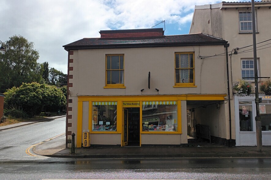 48 High St, Crediton à vendre - Photo principale – Image 1 sur 3