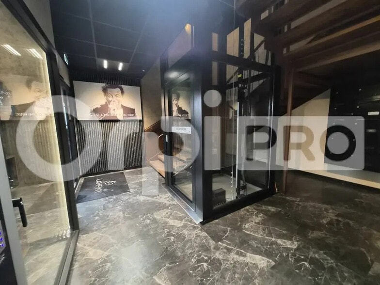 Bureau dans Bétheny à vendre - Photo de l’immeuble – Image 2 sur 7