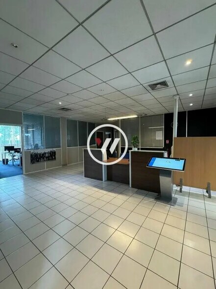 Bureau dans Roissy-en-France à vendre - Photo de l’immeuble – Image 2 sur 11