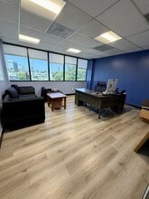 4419 Van Nuys Blvd, Sherman Oaks, CA à louer Photo intérieure– Image 1 sur 11