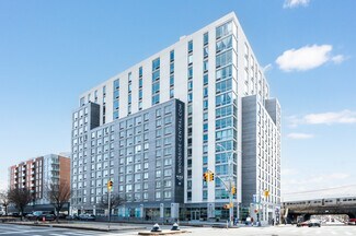 Plus de détails pour 6902 Queens Blvd, Woodside, NY - Local commercial à louer