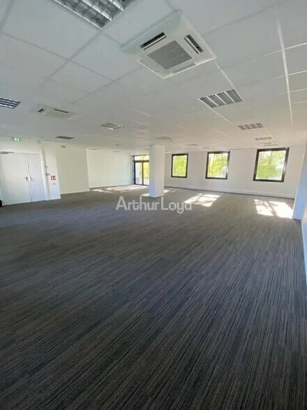 Bureau dans Reims à louer - Photo de l’immeuble – Image 2 sur 10