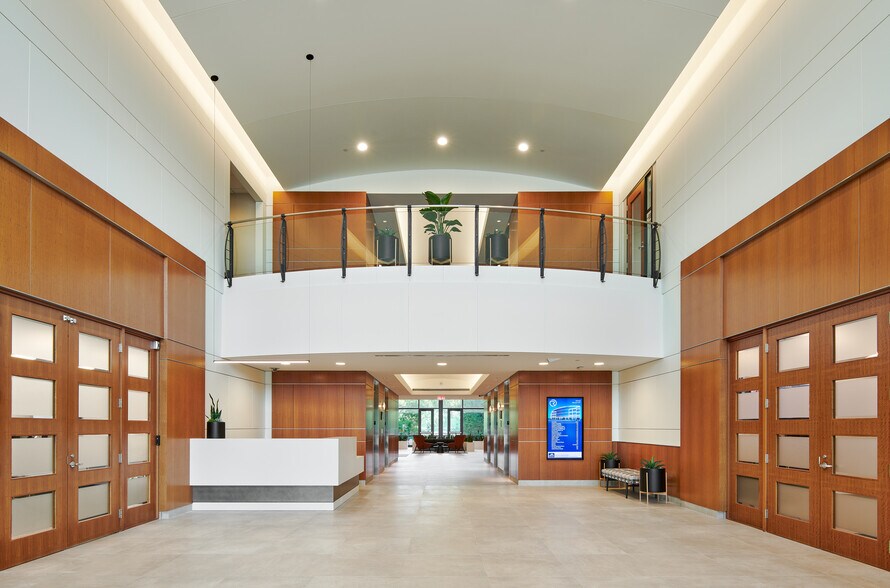 10900 Wayzata Blvd, Minnetonka, MN à louer - Hall d’entrée – Image 2 sur 9