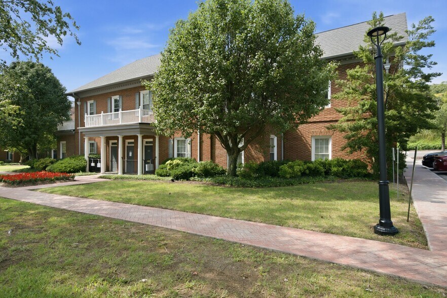 5046 Thoroughbred Ln, Brentwood, TN à louer - Photo de l’immeuble – Image 3 sur 11