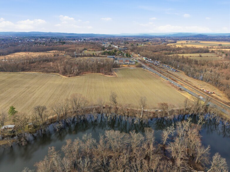 Mt Tom rd, Northampton, MA à vendre - Photo de l’immeuble – Image 3 sur 5