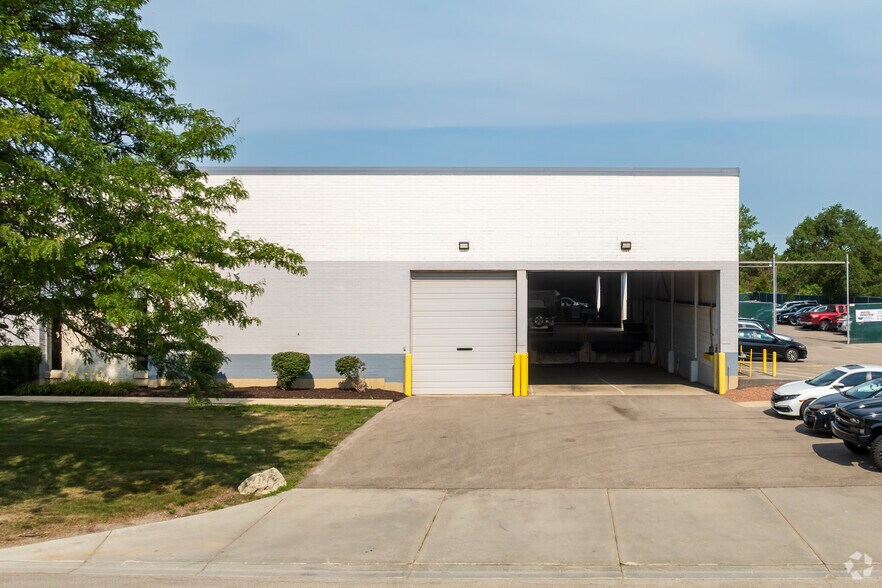 2290-2300 Hammond Dr, Schaumburg, IL à louer - Photo de l’immeuble – Image 3 sur 5