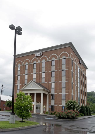 Plus de détails pour 100 E Main St, Sevierville, TN - Bureau à louer