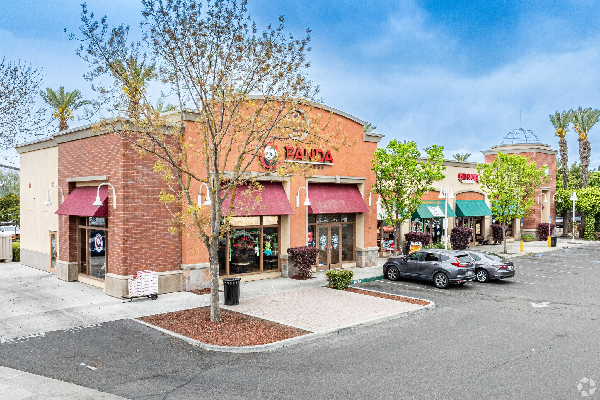 4124-4134 S Mooney Blvd, Visalia, CA à louer Photo de l’immeuble– Image 1 sur 7