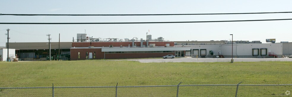 1930 Hormel Dr, San Antonio, TX à louer - Photo de l’immeuble – Image 2 sur 21